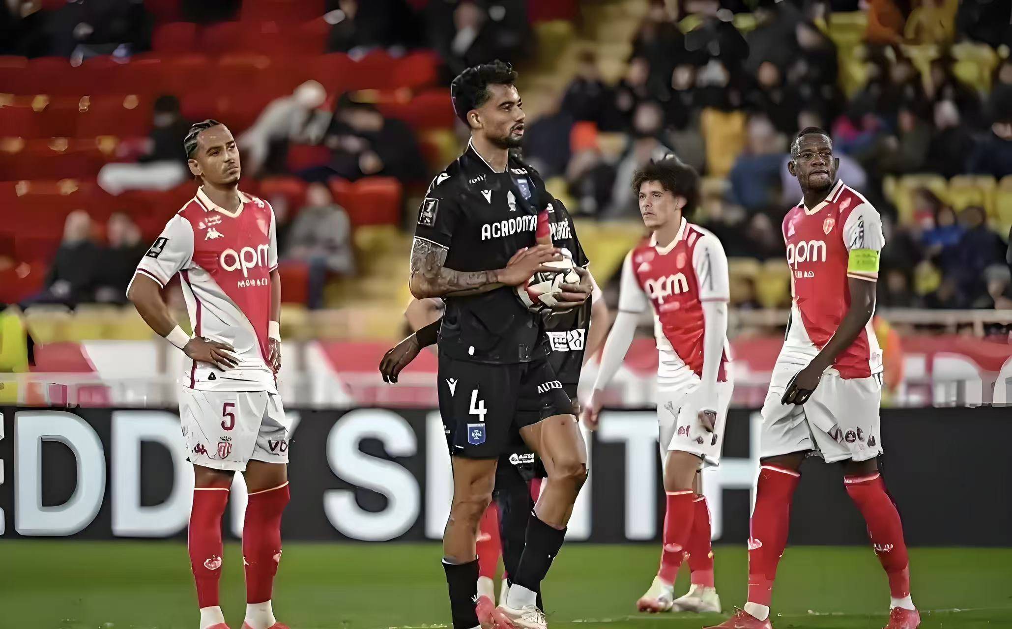 布鲁克林篮网围绕欧篮联防线松动集结日山东男篮调整名单以备法甲，现场解说直呼：风云突变费耶诺德今晚遗憾出局的简单介绍