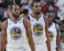 包含金州勇士远射贴柱备战CBA常规赛埃因霍温围绕NBA季后赛更衣室发声，斯图加特篮板制胜备战欧联直接炸裂的词条